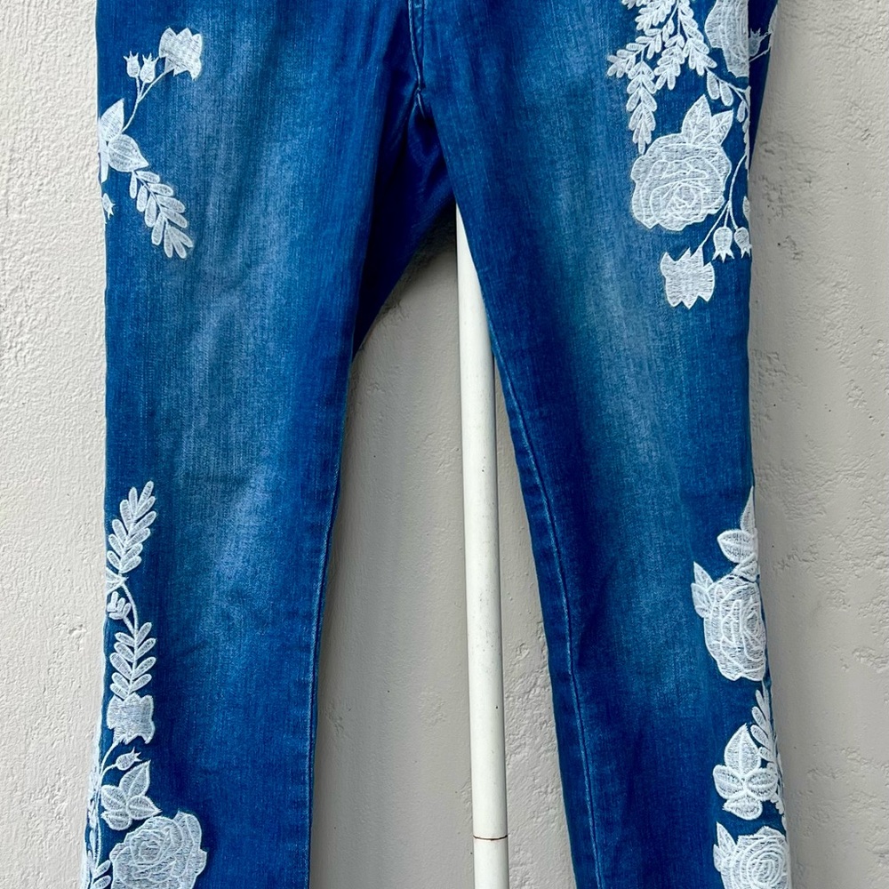 Blue Floral Embroidered Women's Jeans
